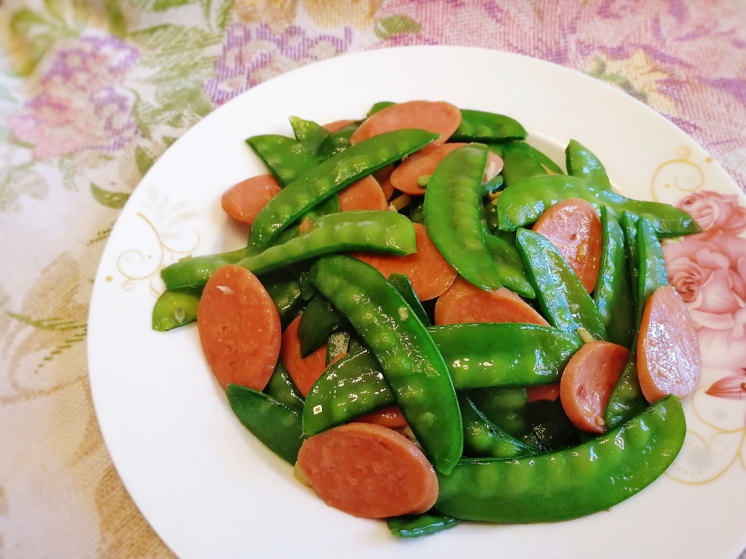 Fried Sausage with Snow Peas