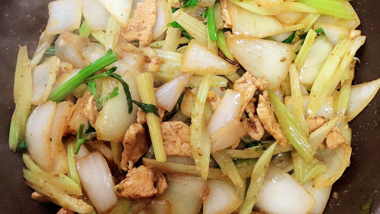 Fried pork slices with onions