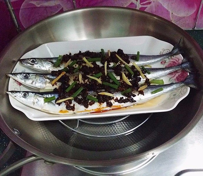 Steamed Saury with Black Bean Sauce