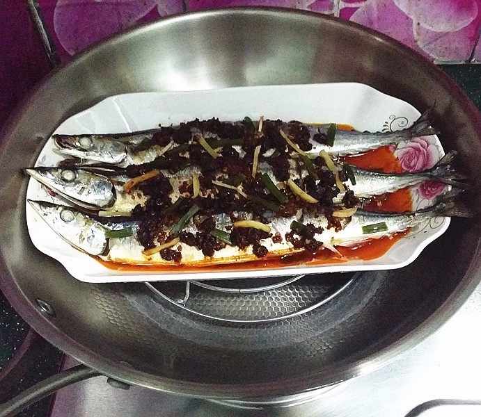 Steamed Saury with Black Bean Sauce