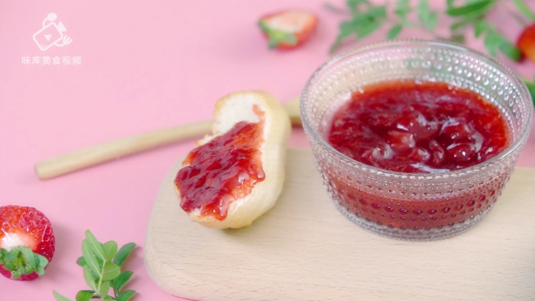 Homemade strawberry jam, sealing in the taste of spring~