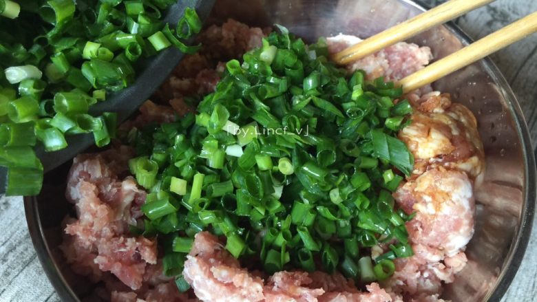 wontons mixed with scallion oil