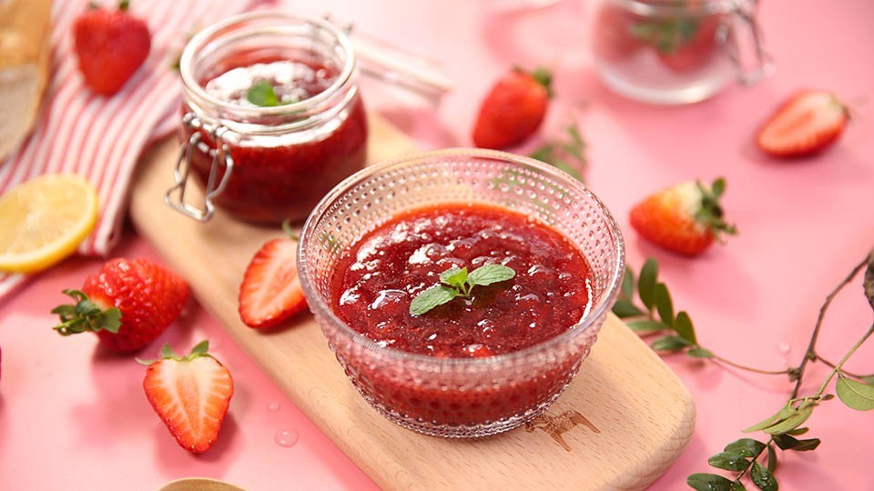 Homemade strawberry jam, sealing in the taste of spring~