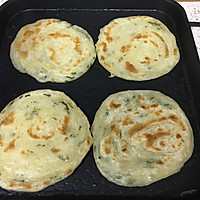 Alternate breakfast - Illustration of how to make scallion pancakes 18 