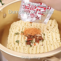 #deliciousschoolseason#Ramen dumpling pot: late night snack king fried carbs Illustration of how to do it 3