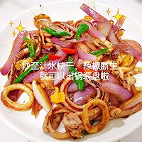 Quick dinner for workers, illustration of how to make fried squid with onions 6