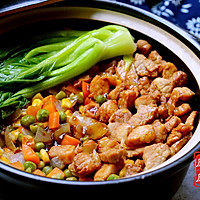 Illustration of how to make clay pot rice with diced vegetables and meat for lazy people 12