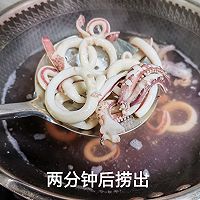 Quick dinner for workers, illustration of how to make fried squid with onions 2