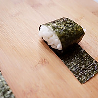 Illustration of how to make Gunkan Sushi 11