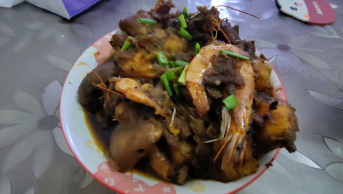 Hotpot base: stir-fried potatoes, mushrooms, sweet potatoes and prawns