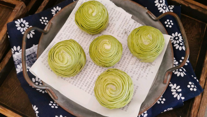 Matcha flavored egg yolk cake