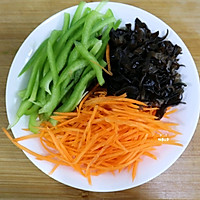 Classic Sichuan cuisine with fish-flavored shredded pork as a side dish (children's home-cooked version) Illustration of how to make a quick home-cooked fish-flavored shredded pork dish 1