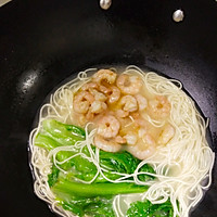 Illustration of how to make shrimp noodles suitable for children 5