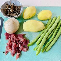 Illustration of how to make summer light vegetables, green beans and fried potatoes 2 