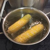 Illustration of how to make quick corn, broccoli and pork chop dinner for office workers 2