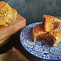 Illustration of how to make egg yolk and lotus paste mooncakes 26