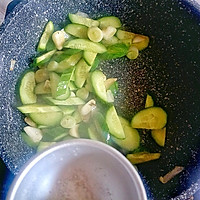 #春日limited on the dining table#Spring fat-reducing meal: Qing Illustration of how to make fried cucumbers 5