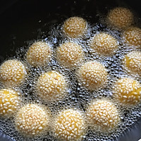 Pumpkin LittleSesame balls - a very popular dessert for children. Illustration of how to make it 12