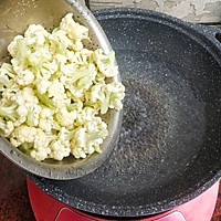 # Wash your hands and make soup# Illustration of how to make home-cooked cauliflower 4