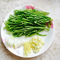 A must-have for rice - illustration of how to make shredded pork with green pepper 3