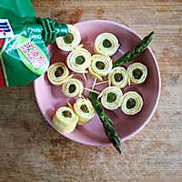 Asparagus Egg Rolls - Illustration of Spring Healthy Slimming Meal 10 