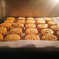 Cantonese style lotus paste & bean paste and egg yolk mooncake#Enjoy 