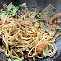 Cumin Beef Stir-fried La Tiao Homemade Noodles is a delicious dish that you will never tire of eating Illustration of how to do it 15