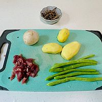 Illustration of how to make summer light vegetables, green beans and fried potatoes 1 