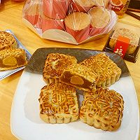 #showyourreuniondinner#Traditional Cantonese-style egg yolk Lotus Seed Bean Paste Mooncake Recipe Illustration 20