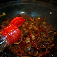 Stir-fried duck gizzards with spicy sauce-----New Year's Eve Illustration of essential recipes for wine and food 11