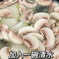 Illustration of how to make mushroom and winter melon soup (also known as clear intestine soup) 5