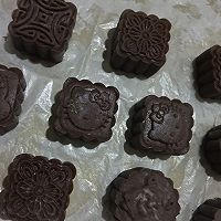 Illustration of how to make chocolate mooncakes 10