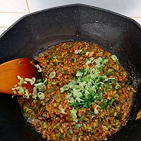 Illustration of how to make braised noodles with cucumber and diced meat 7