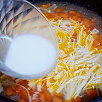 Illustration of how to make tomato and enoki mushroom tofu soup 8