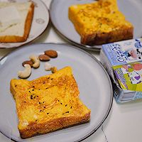 Quick Breakfast - Illustration of how to make egg bread slices 5