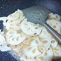 Illustration of how to make stir-fried lotus root slices 4