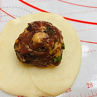 A must-eat mooncake with dried plums, vegetables and fresh meat during the Mid-Autumn Festival, with a crispy outer skin. Illustration of how to make the filling delicious and delicious 23