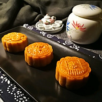 Cantonese style lotus paste & bean paste and egg yolk mooncake#Enjoy 