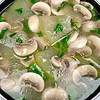 Illustration of how to make mushroom and winter melon soup (also known as clear intestine soup) 7