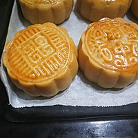 Cantonese style lotus paste & bean paste and egg yolk mooncake# Enjoy the 