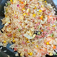 The gorgeous transformation of leftover rice—Illustration of how to make fried rice with shrimps 12 