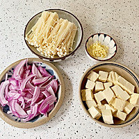 Illustration of how to make spicy beef, cabbage and tofu hot pot 2