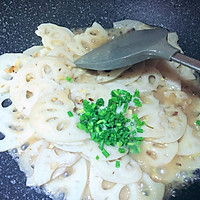 Illustration of how to make stir-fried lotus root slices 5