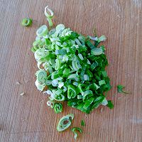 Illustration of how to make braised noodles with cucumber and diced meat 3