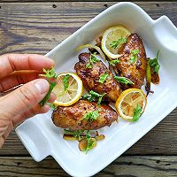 Without a drop of oil, it tastes so delicious that you can suck your fingers without worrying about growing fat. A fat midnight snack—lemon griddle grilled wings recipe illustration 9