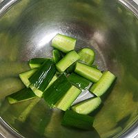 #This week's hot list#Refreshing snacks in summer- -Illustration of how to make pineapple mixed with cucumber 3