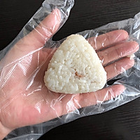 简Illustration of how to make easy triangle rice balls 8