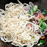 Illustration of how to make delicious homemade noodles with cumin and beef stir-fried noodles 13