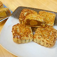 #showyourreuniondinner#Traditional Cantonese-style egg yolk Lotus Seed Bean Paste Mooncake Recipe Illustration 19