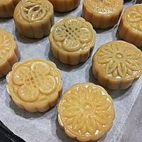 Cantonese style lotus paste & bean paste and egg yolk mooncake#Enjoy 